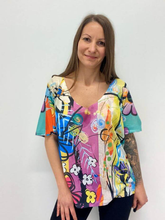 Buntes Kurzarmshirt mit V-Ausschnitt