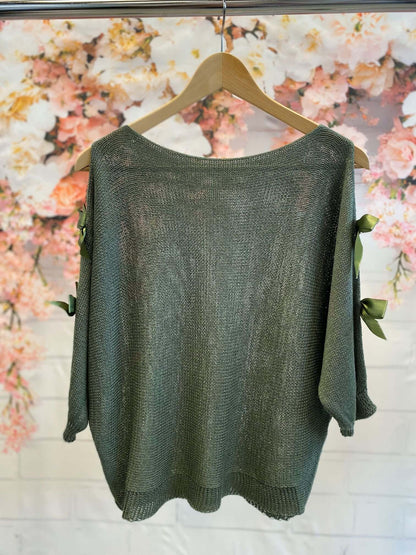 Netzpullover mit Cut-Out & Schleifen