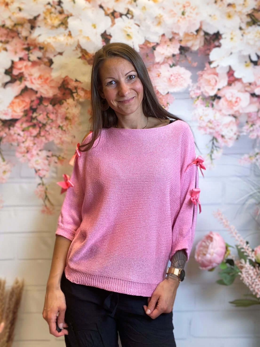 Netzpullover mit Cut-Out & Schleifen