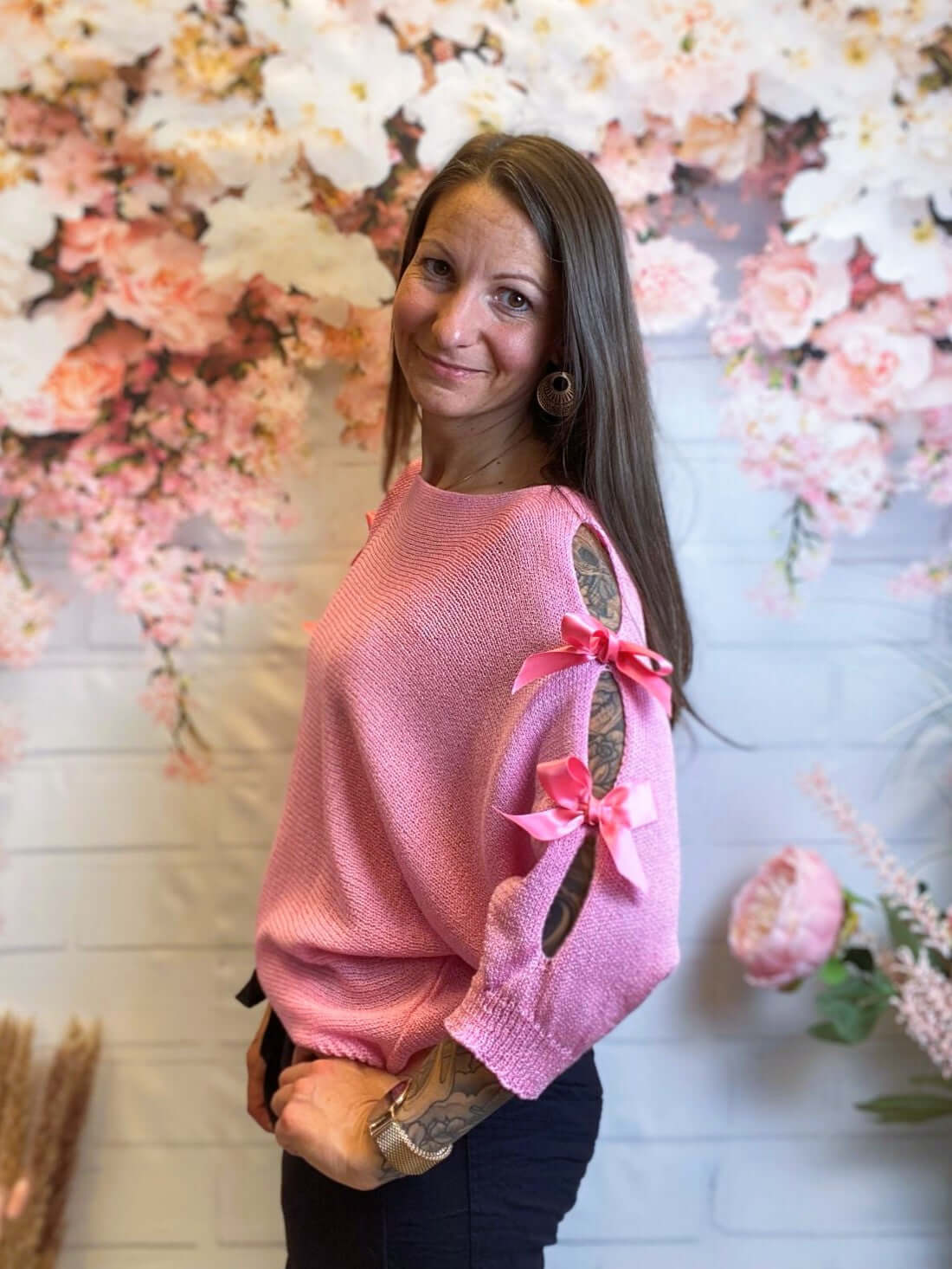 Netzpullover mit Cut-Out & Schleifen