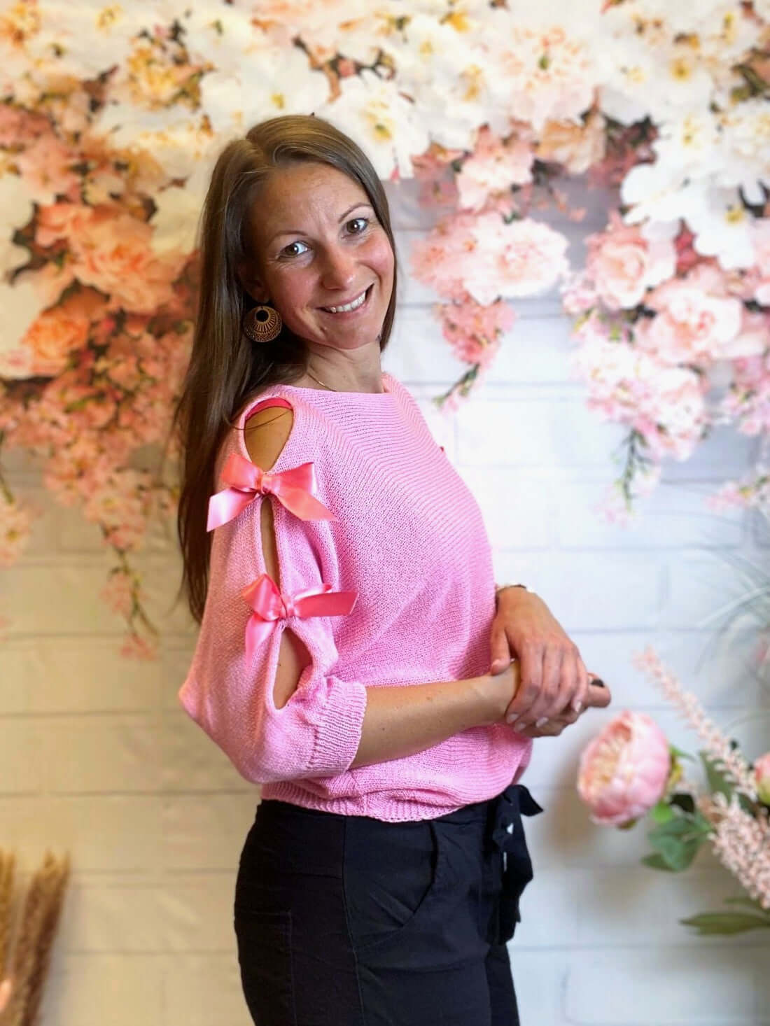 Netzpullover mit Cut-Out & Schleifen