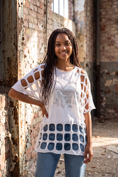 Trendiges oversized Netzshirt mit Herzmotiv - Weiß