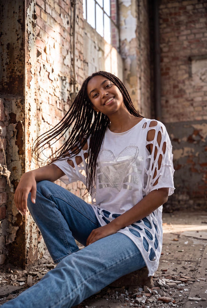 Trendiges oversized Netzshirt mit Herzmotiv - Weiß