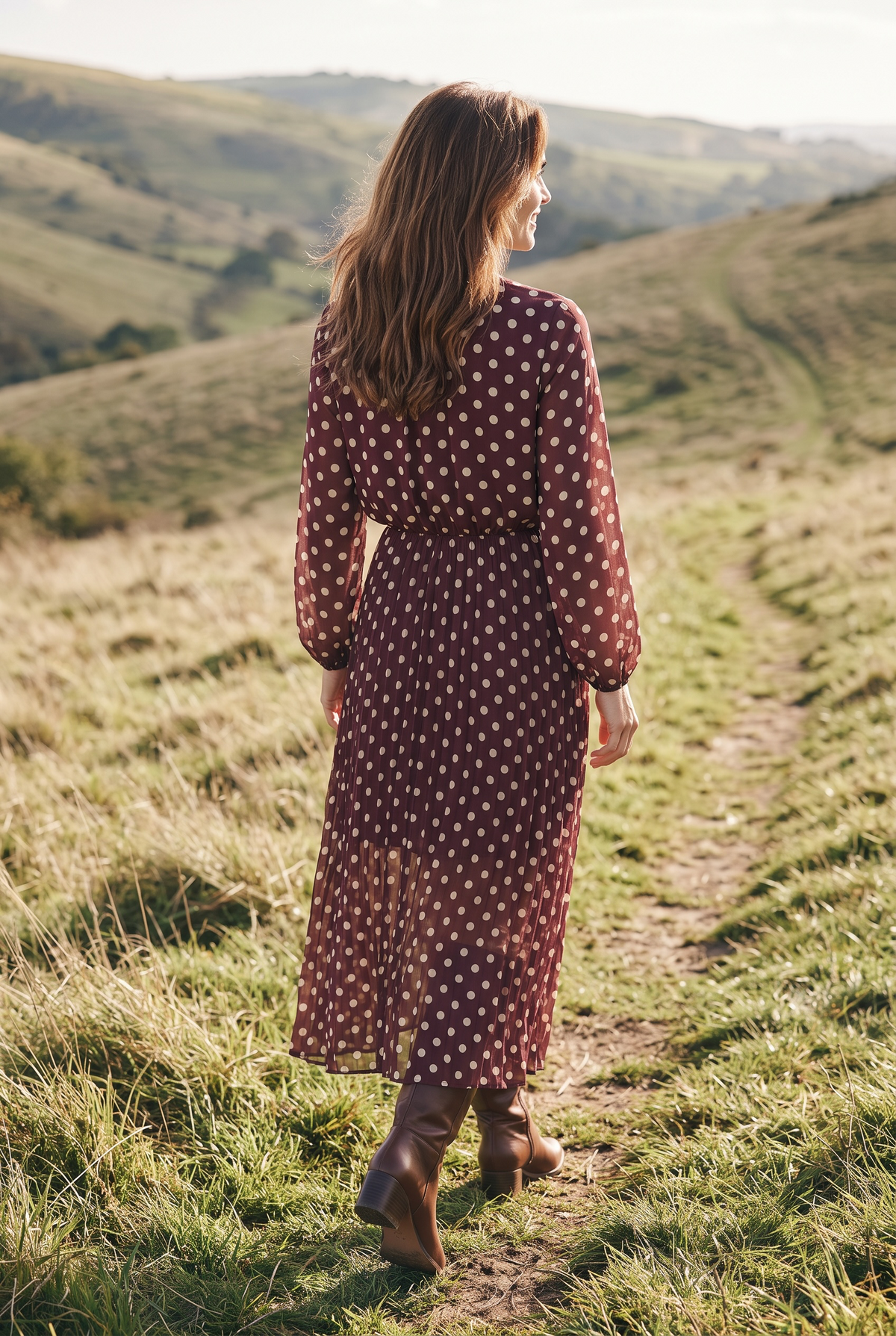 Langes gepunktetes Plissee-Kleid mit Ballonärmeln - langarm