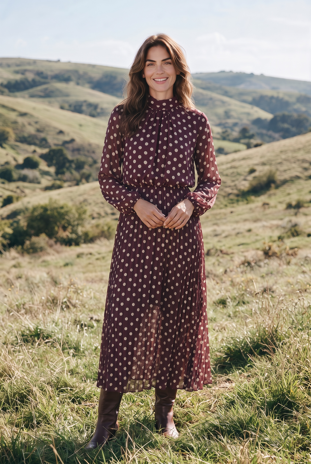 Langes gepunktetes Plissee-Kleid mit Ballonärmeln - langarm