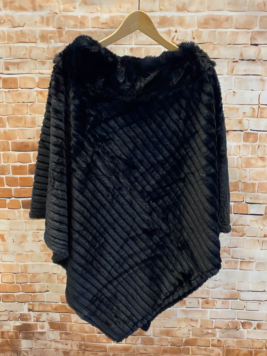 Kuscheliger Plüsch-Poncho – La Moda Online - Main Image