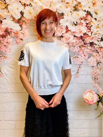 Feinstrick Kurzarmpullover mit seitlicher Blume