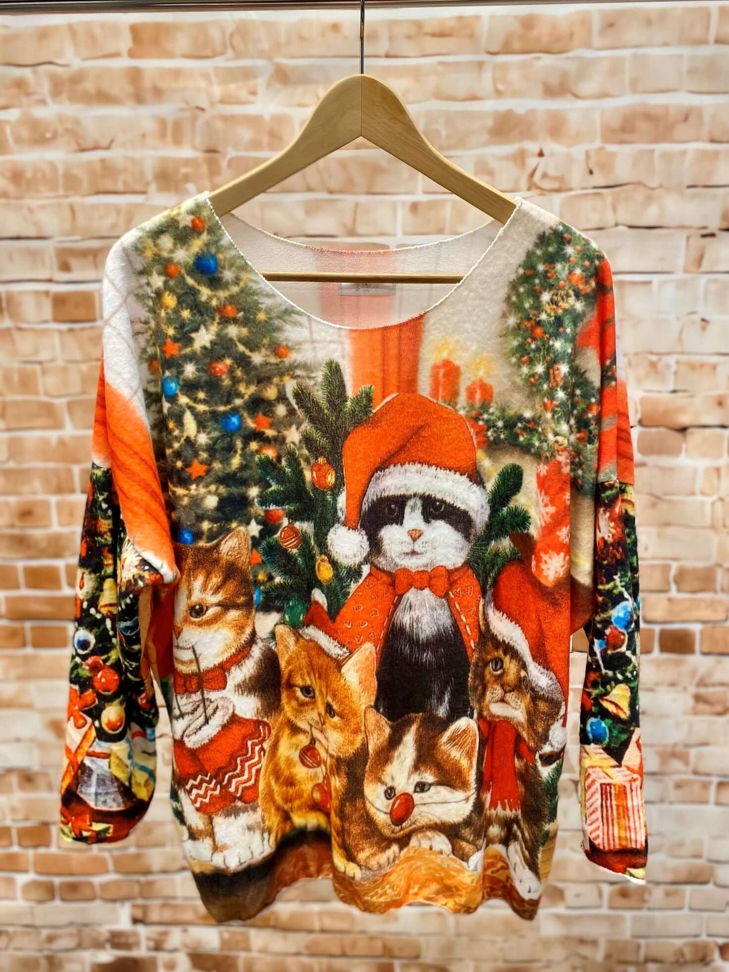 Kuschelige Langarmshirts mit buntem Weihnachtsmotiv