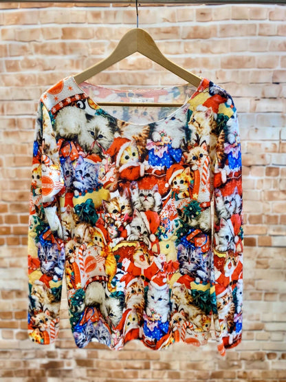 Kuschelige Langarmshirts mit buntem Weihnachtsmotiv