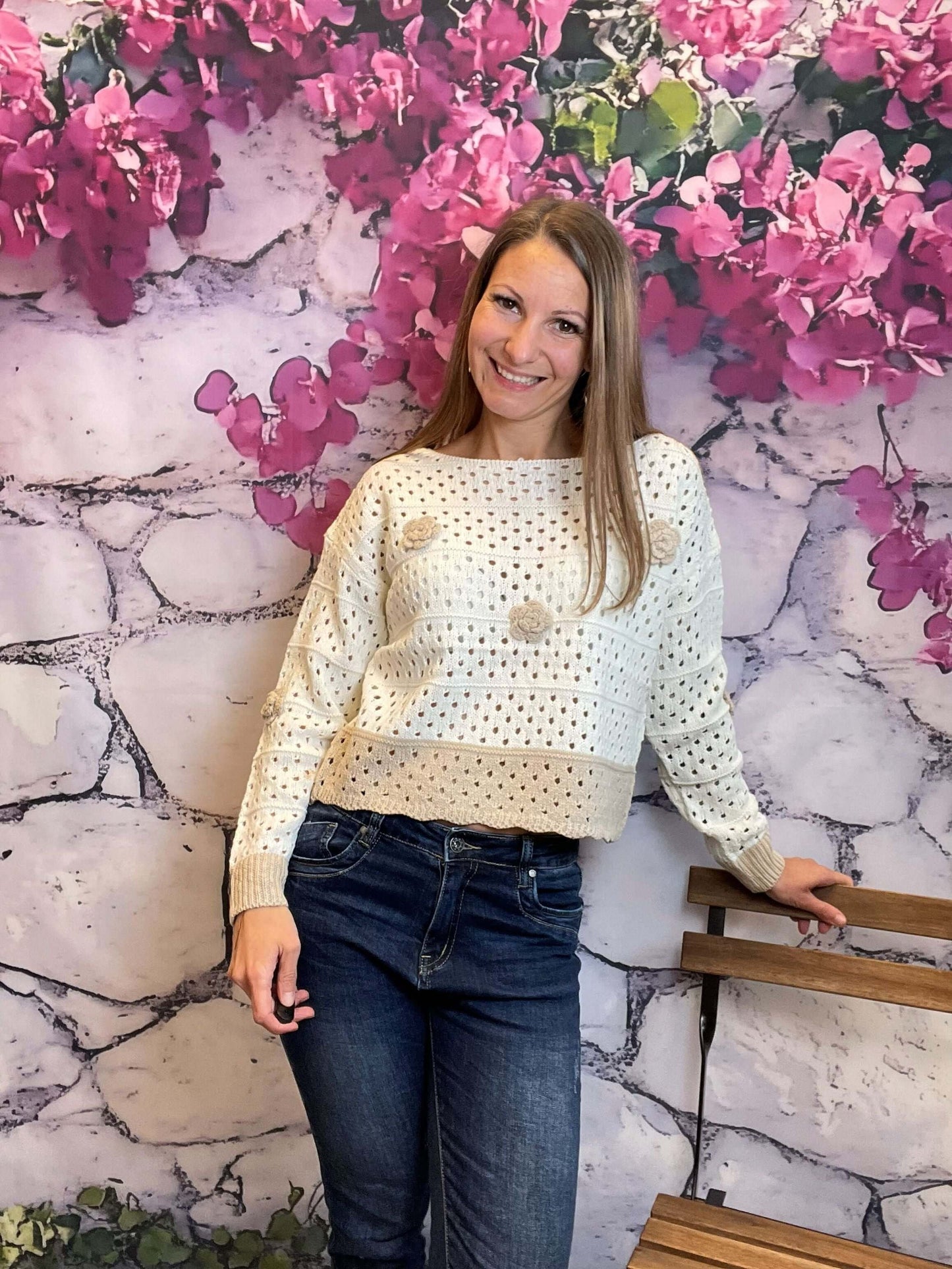 Kurzer Netzpullover mit Blumen