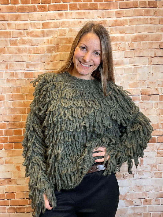 Zotteliger Pullover in Olivgrün