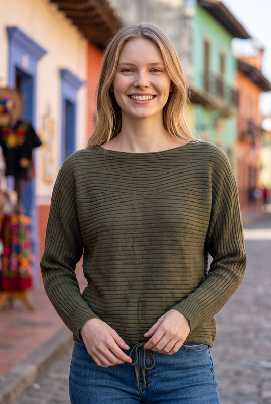 Dünner Strick-Pullover mit Kordelzug und Fledermausärmeln