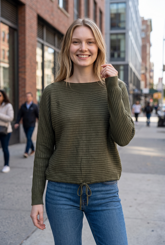 Dünner Strick-Pullover mit Kordelzug und Fledermausärmeln