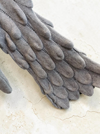 Kürzerer Strickpullover mit 3D-Blättermuster