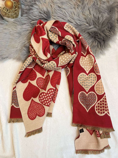 Schal mit großen Herzen