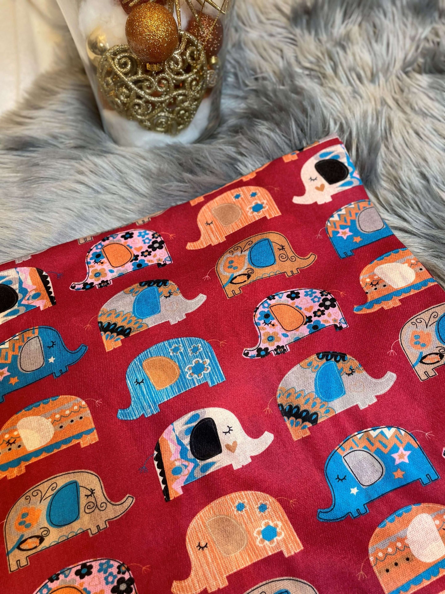 Bunter Schal mit Elefanten-Motiv