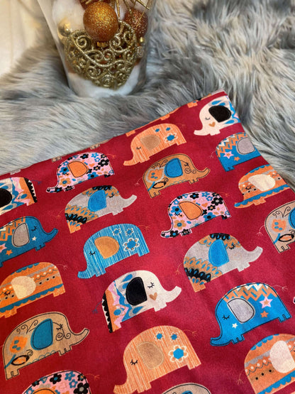 Bunter Schal mit Elefanten-Motiv