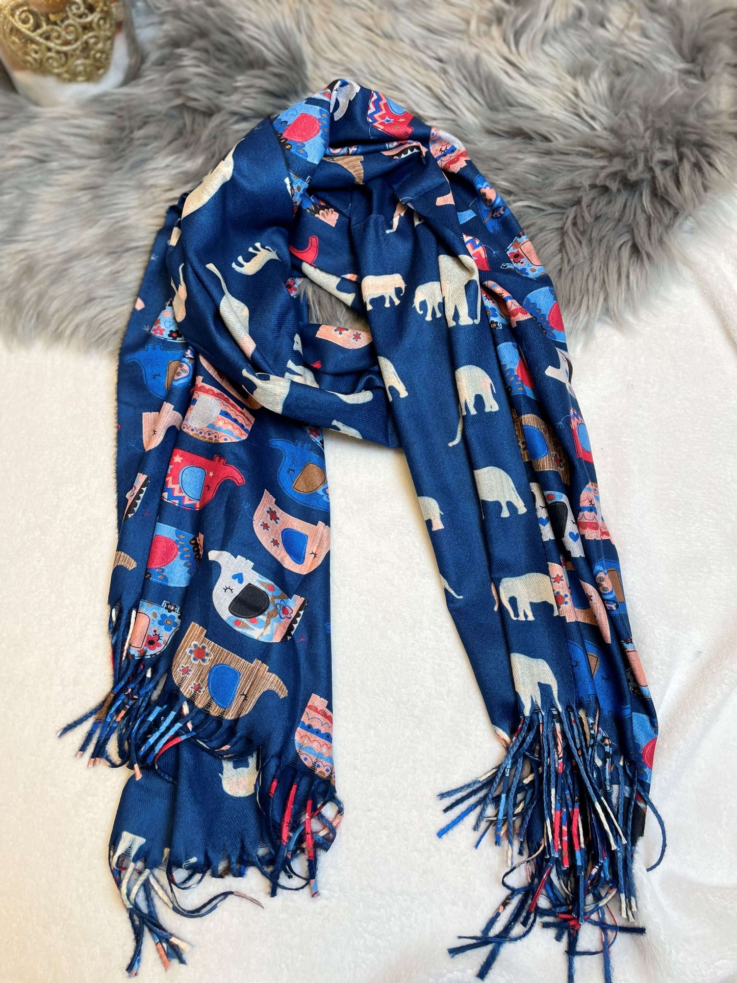 Bunter Schal mit Elefanten-Motiv