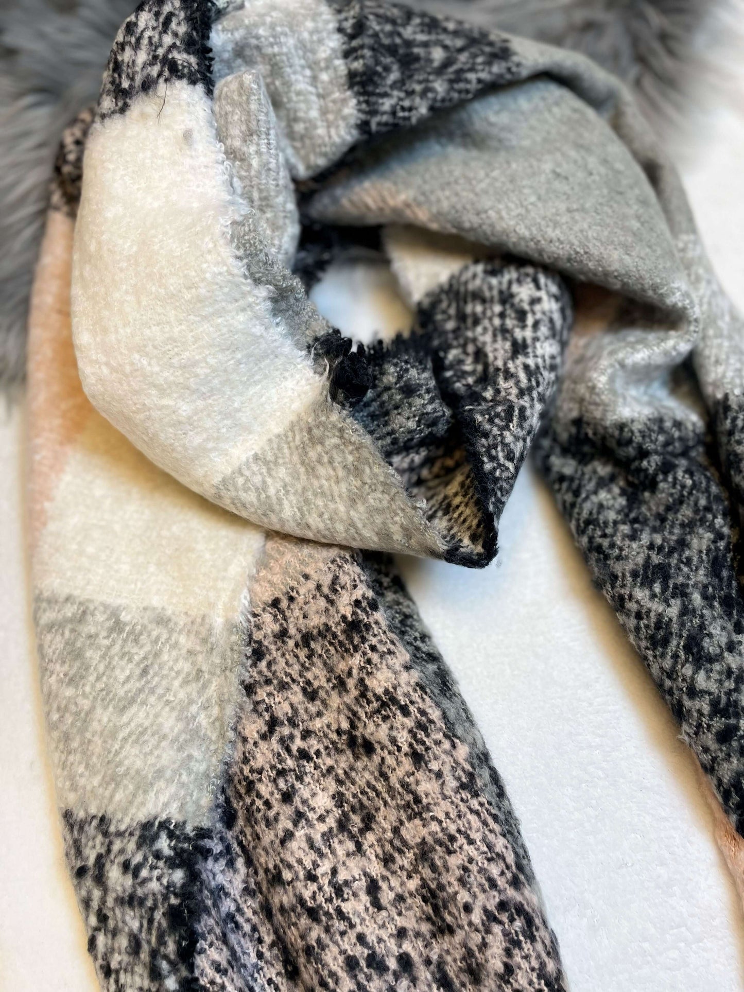 Groß karierter Wollschal mit Fransen - Schwarz/Rosa