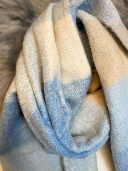 Groß karierter Wollschal mit Fransen - Hellblau