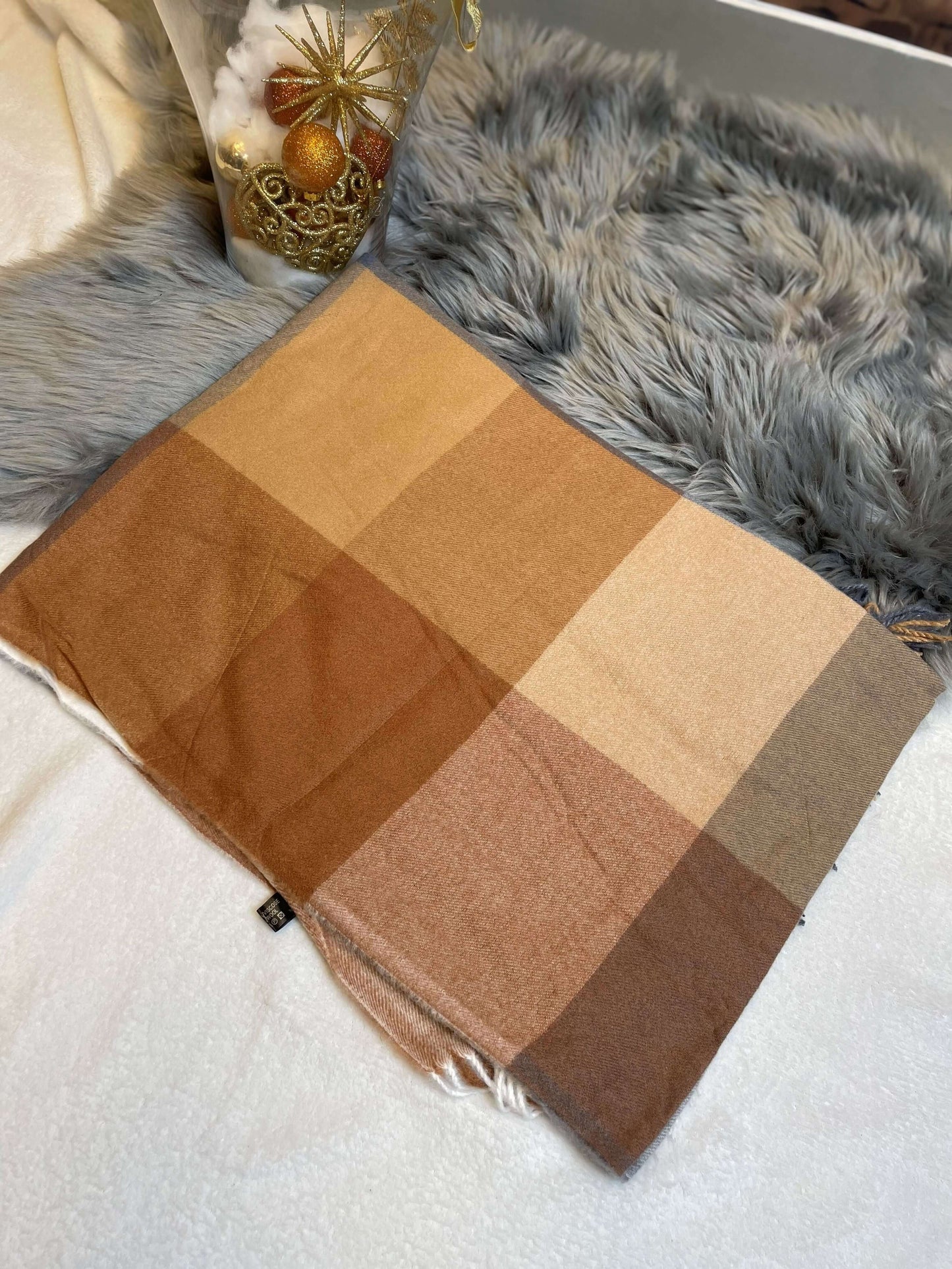 Groß karierter dünner Wollschal mit Fransen