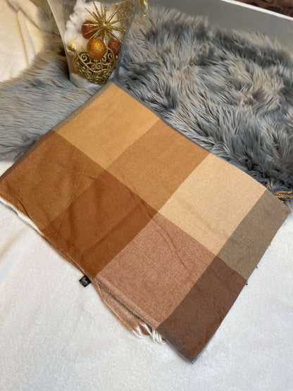 Groß karierter dünner Wollschal mit Fransen