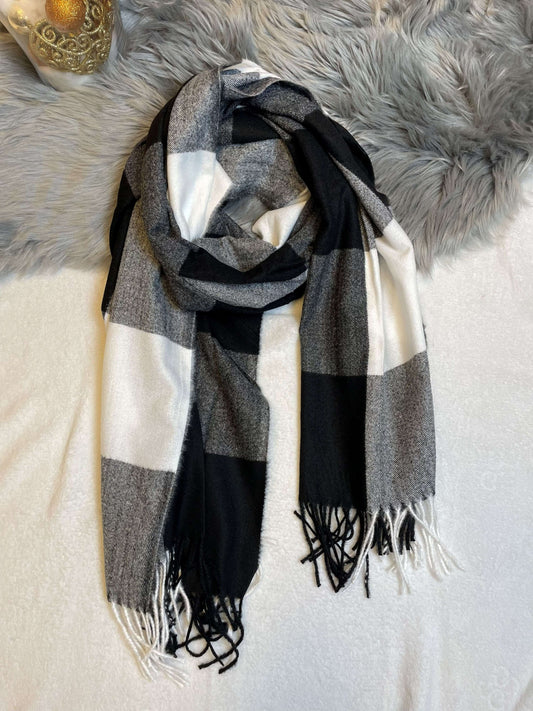 Groß karierter dünner Wollschal mit Fransen