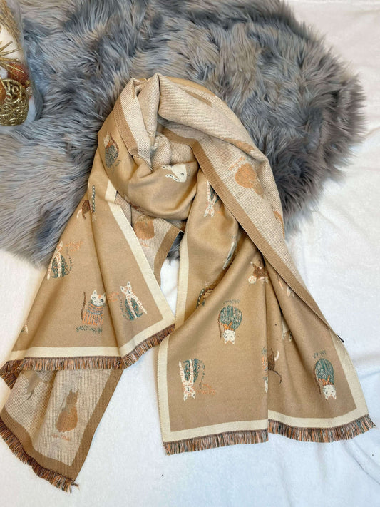 Schal mit kleinen Katzen