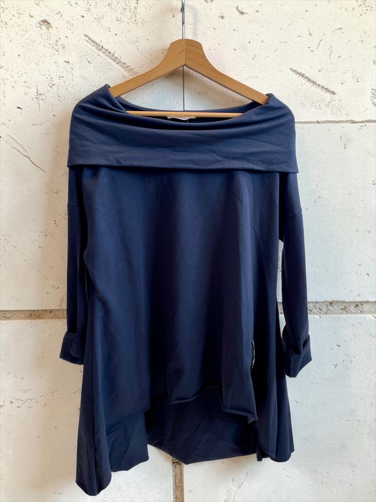 Weiteres Langarmshirt mit Schalkragen