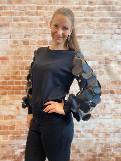 Langarmshirt mit transparenten Ärmeln und runden Aufnähern