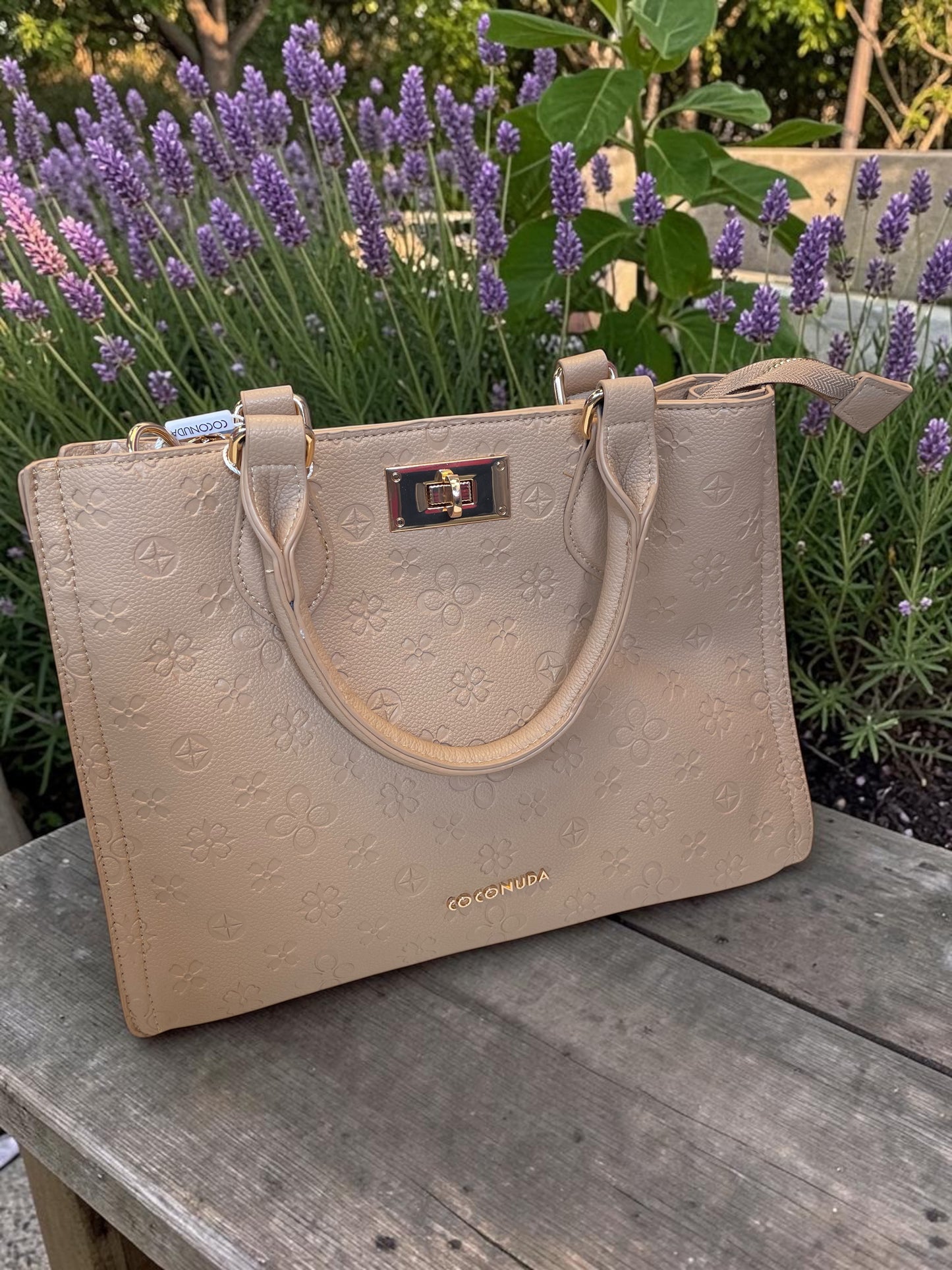 Shopper-Tasche von Coconuda mit gestanztem Muster