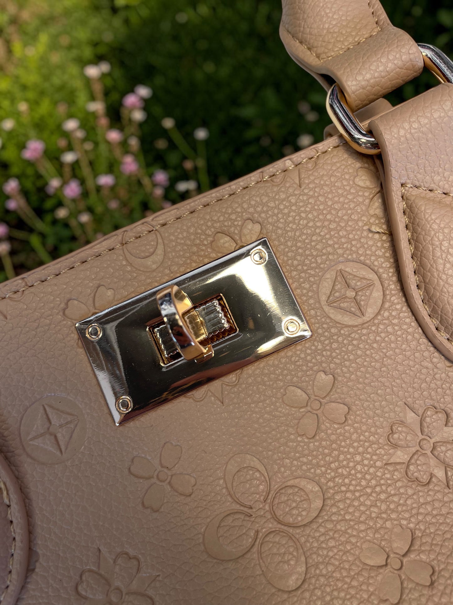 Shopper-Tasche von Coconuda mit gestanztem Muster