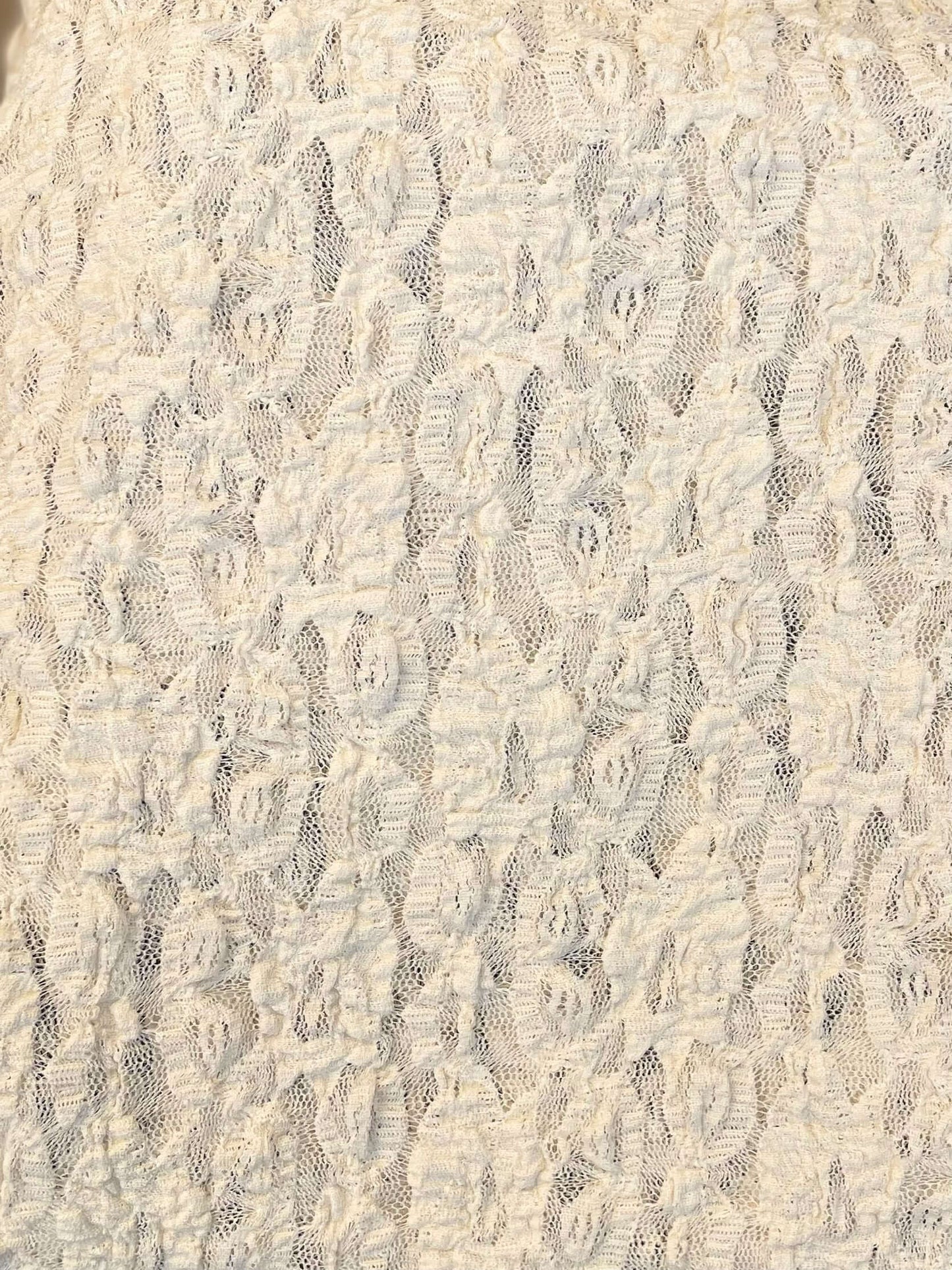 Spitzenshirt mit organischem/floralem Muster - langarm