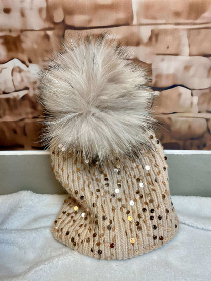 Strickhaube mit Bommel und Pailletten