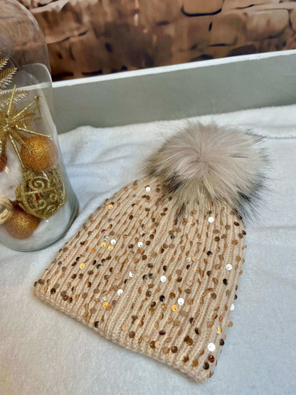Strickhaube mit Bommel und Pailletten