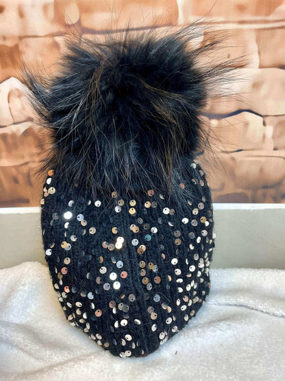 Strickhaube mit Bommel und Pailletten