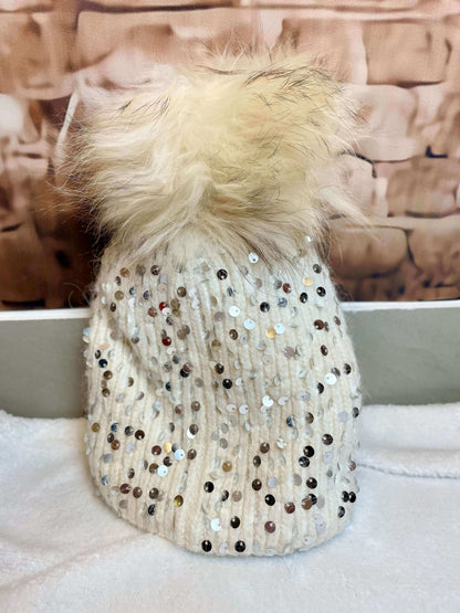 Strickhaube mit Bommel und Pailletten