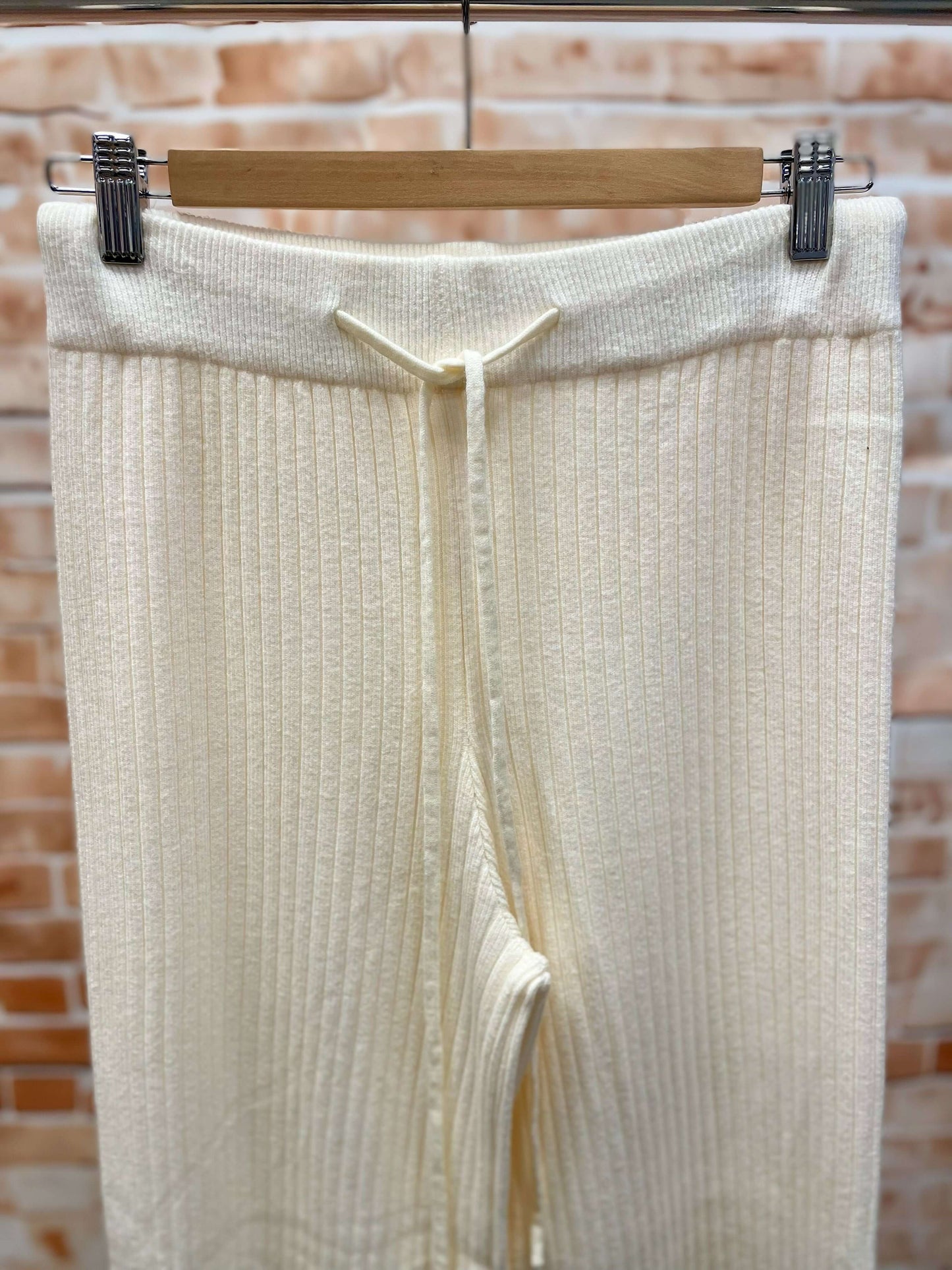 Ausgestellte Strickhose mit Gummibund