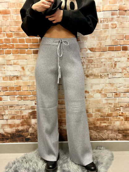 Ausgestellte Strickhose mit Gummibund