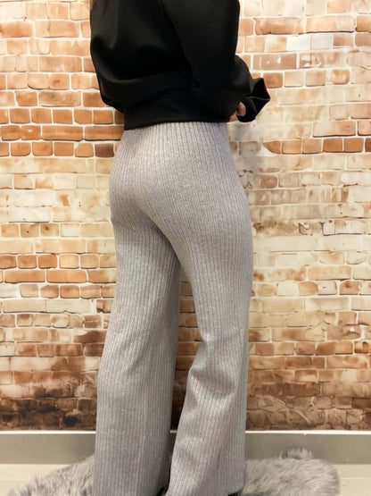 Ausgestellte Strickhose mit Gummibund