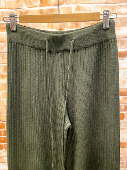 Ausgestellte Strickhose mit Gummibund