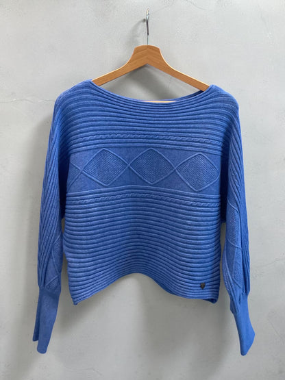 Kürzerer Strickpullover - lässig mit Fledermausärmeln