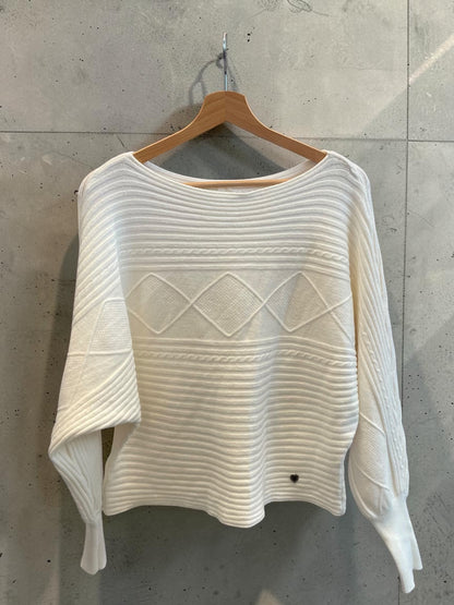 Kürzerer Strickpullover - lässig mit Fledermausärmeln