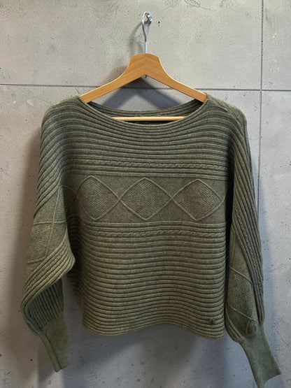 Kürzerer Strickpullover - lässig mit Fledermausärmeln
