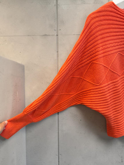 Kürzerer Strickpullover - lässig mit Fledermausärmeln