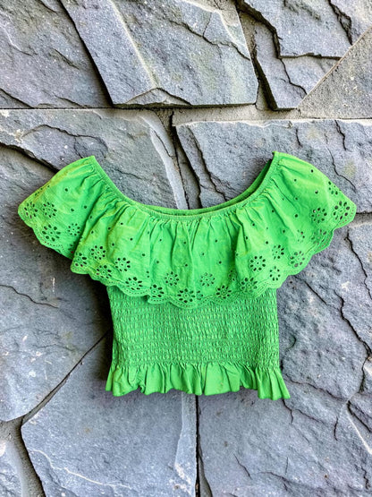 Bauchfreies Crop-Top mit Lochstickerei und Gummizug