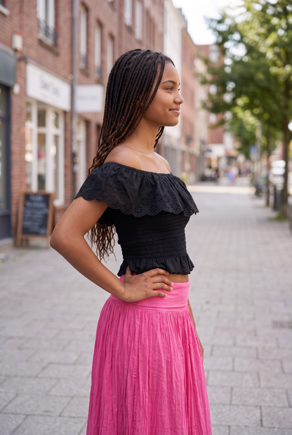 Bauchfreies Crop-Top mit Lochstickerei und Gummizug