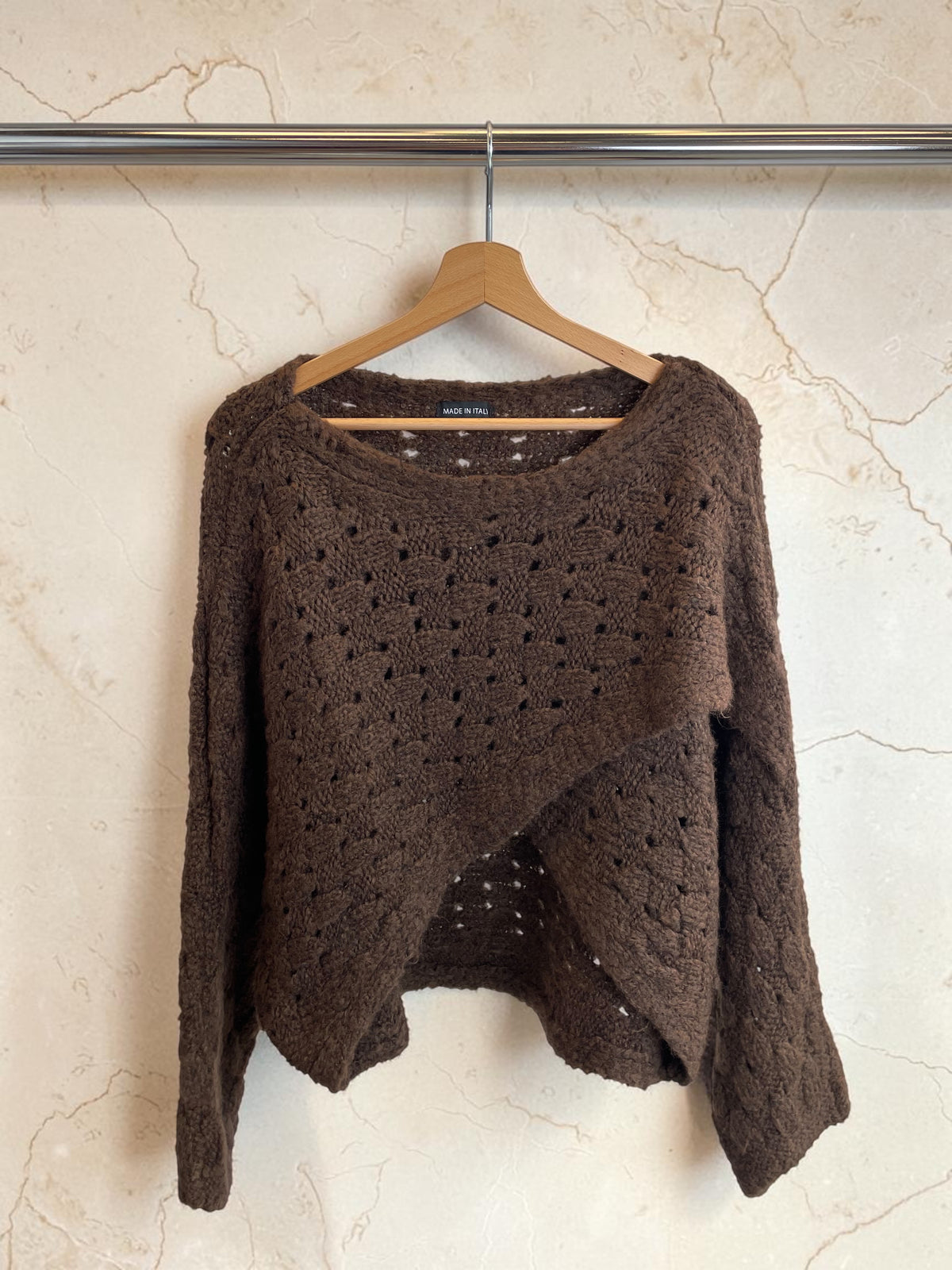 Kurzer Strickpullover mit Wollanteil und Wickeldetail