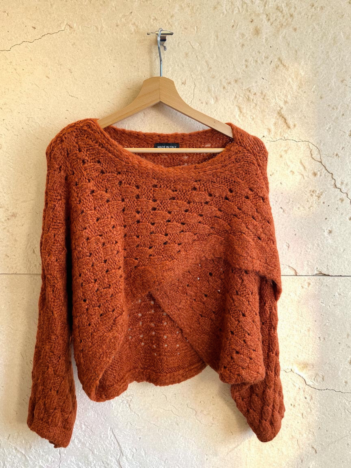 Kurzer Strickpullover mit Wollanteil und Wickeldetail