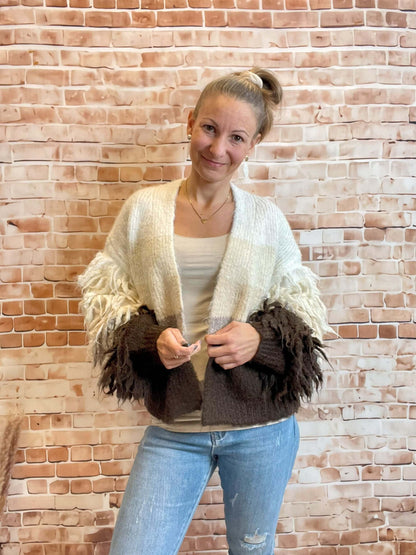 Zottelige Woll-Strickweste in Brauntönen